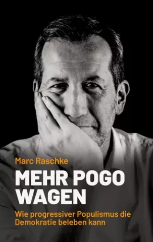 Titelbild des Buches "mehr Pogo wagen" zeigt den Autor Mark Raschke im Portrait in einer nachdenklichen Pose